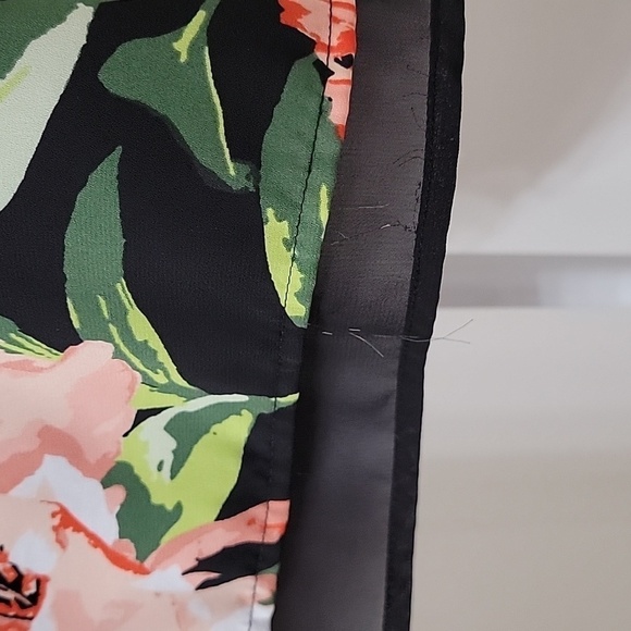 H&M Size 6 Black w/ Pink Floral Pattern Sleeveless Blouse Criss Cross Split Back - Picture 2 of 11